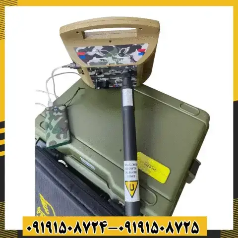 نمای نزدیک از کنترل‌های پیشرفته و صفحه نمایش فلزیاب پروتون RB M 2