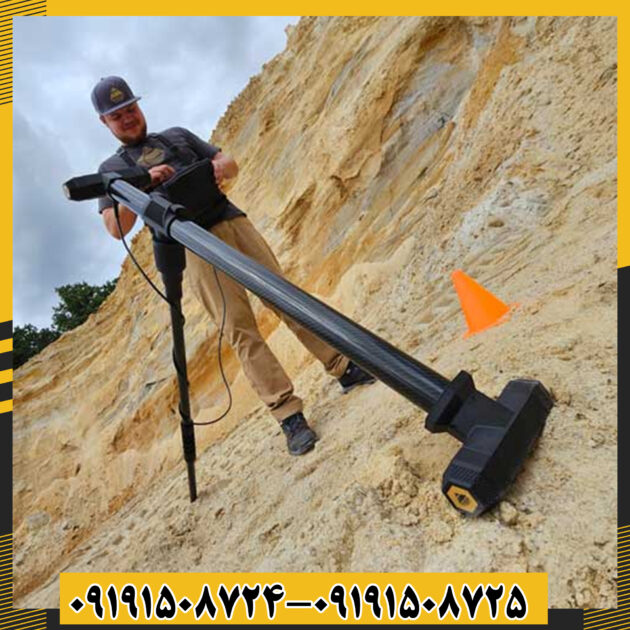 فلزیاب OKM eXp 7000 حرفه‌ای با سنسورهای چندگانه در حال کاوش در زمین‌های باستانی