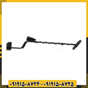 کاوشگر با فلزیاب گرت ای تی گلد در محیط طبیعی برای کشف فلزات گرانبها 09191508725 - 09191508724