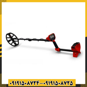 فلزیاب Vanquish 440 در دستان یک کاوشگر با تجهیزات کامل و هدفون برای شنیدن دقیق سیگنال‌ها 09191508725 - 09191508724