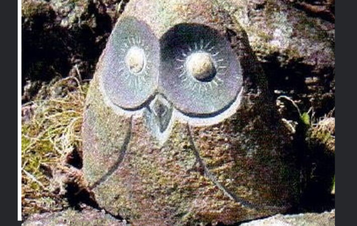 "حکاکی‌های قدیمی شامل نشانه‌های گنج، نمادهای مار، خورشید و اشکال هندسی بر روی سنگ‌های تاریخی" 09191508725 - 09191508724